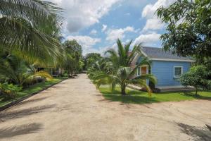 OYO 75339 Full Frame Resort