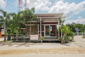 OYO 75339 Full Frame Resort