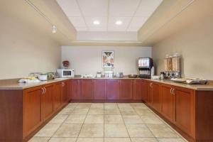 Super 8 By Wyndham Abbotsford Bc