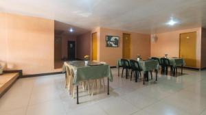 RedDoorz @ Elegance Guest House near NAIA T3