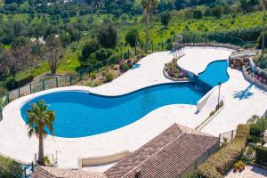 1 Bedroom Apt - Sea View & Pool - Happy Rentals
