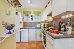 1 Bedroom Apt - Sea View & Pool - Happy Rentals