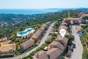 1 Bedroom Apt - Sea View & Pool - Happy Rentals