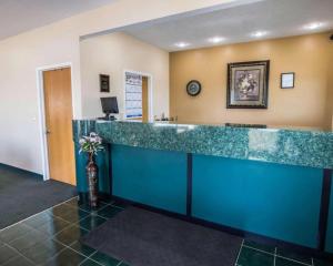 Econo Lodge Shorewood