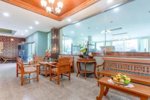 OYO 990 Siam Lanna Grand Hotel Chiangmai