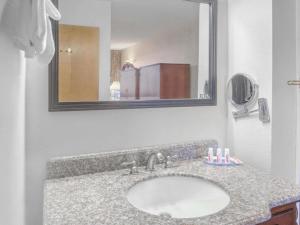 Days Inn by Wyndham Eureka CA