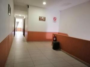 SUPER OYO 89985 Js Hotel