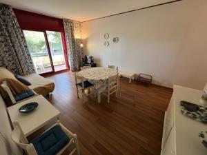 Trilocale con solarium e piscina