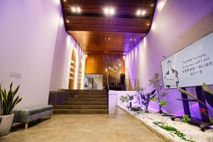 SAIGON TRAVEL LOUNGE
