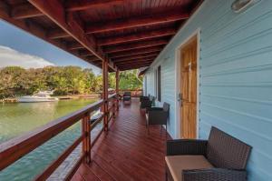 Roatan Yacht Club