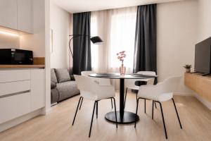 Kula & the Top Apartments by Irundo