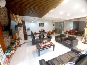 OYO 924 Cosmo Hotel Espana Near Ust