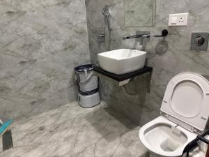 Hotel Amrit Gold