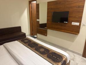 Hotel Amrit Gold - 3 Minute Walk from Golden Temple