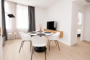 Kula & the Top Apartments by Irundo