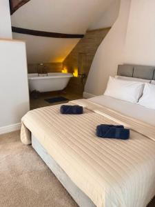 Luxury Holt Duplex with Bath Suite