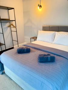 Luxury Holt Duplex with Bath Suite