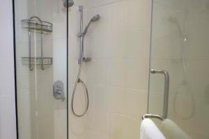 Riverside Park Lush Oasis - 2 Bed and Home Office