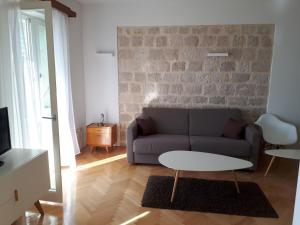 Apartments Cobrnic