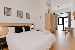Caracol - Entire Apt - Near Beach and Stadium by Río Turia Apartments