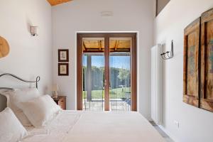 Umbrian olive grove cottage- pool & garden retreat