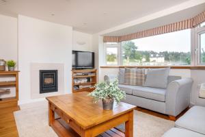 6 Knowle Court