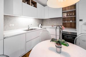 Deluxe Suite Apartment - 2min sea + Balcone