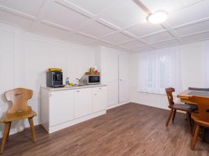 Private Rooms near Glarus, Shared Bath