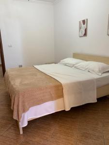10-th floor flat with stunning city view
