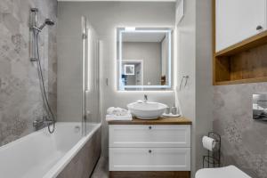 Praga Apt - 57m2, Parking, Balcony - by Rentujemy