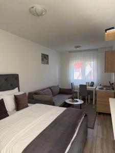 Lux Studio Apartments