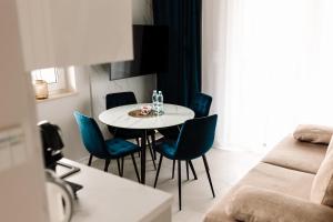 GOLDEN HAUS Opole - Royal Blue & Royal Green