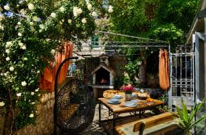 Old Town Sole Mediterranean Garden