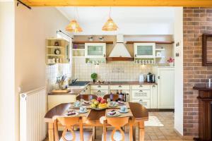 Przytulny Apartament w Zielonej Okolicy z Widokiem na Góry By Noclegi Renters