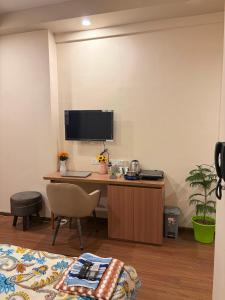 Comfy Stay at ITC Omaxe Greater Noida Alpha 2