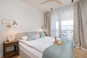 Elegancki Apartament z Miejscem do Pracy i Balkonem w Krakowie by Noclegi Renters