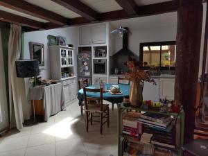 Appartement avec terrasse au centre du village de Sarrians