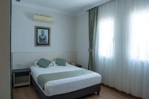 Artemis Hotel