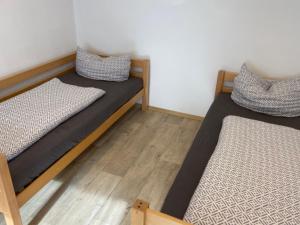 NEU EG Ferienwohnung bis 4 Personen im Naherholungs u Seengebiet