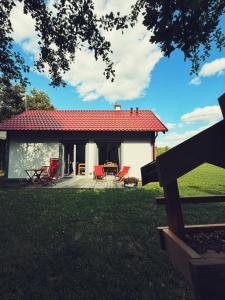 Nowy dom przy starym krześle - w Pelniku