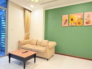 High Floor 1BR Landmark Plus Amazing View