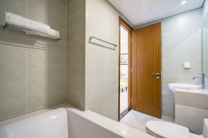 High Floor 1BR Landmark Plus Amazing View