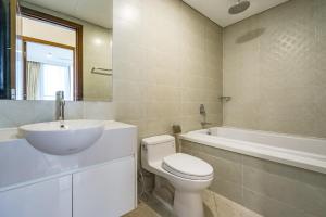 High Floor 1BR Landmark Plus Amazing View