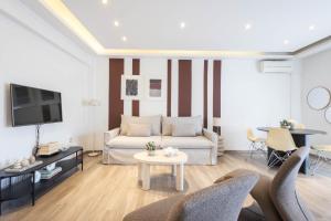 An Impressive 2 bdr Apt in Glyfada