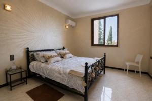 Spacious 4-Bedroom Apartment , Free Parking