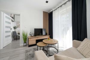 Comfortable Apartment for 4 Guests with Terrace, Garden and Projector by Noclegi Renters