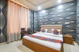 FabHotel Royal Residency Sector 11
