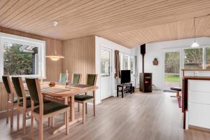 Cozy Cottage With 600 M To The Beach