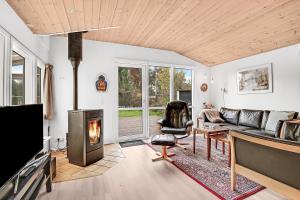 Cozy Cottage With 600 M To The Beach