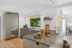Newly Renovated And Modern Cottage Near The Beach
